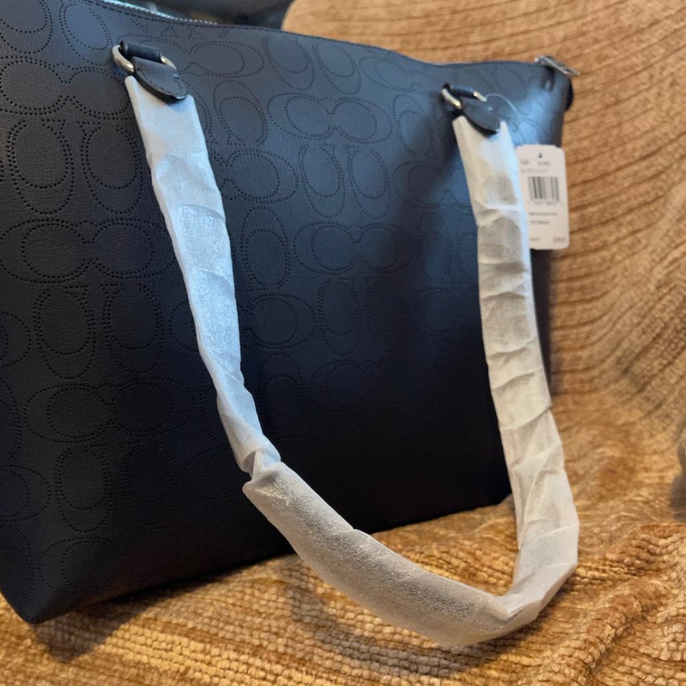 GALLERY TOTE in SIGNATURE LEATHER - Picture 13 of 15